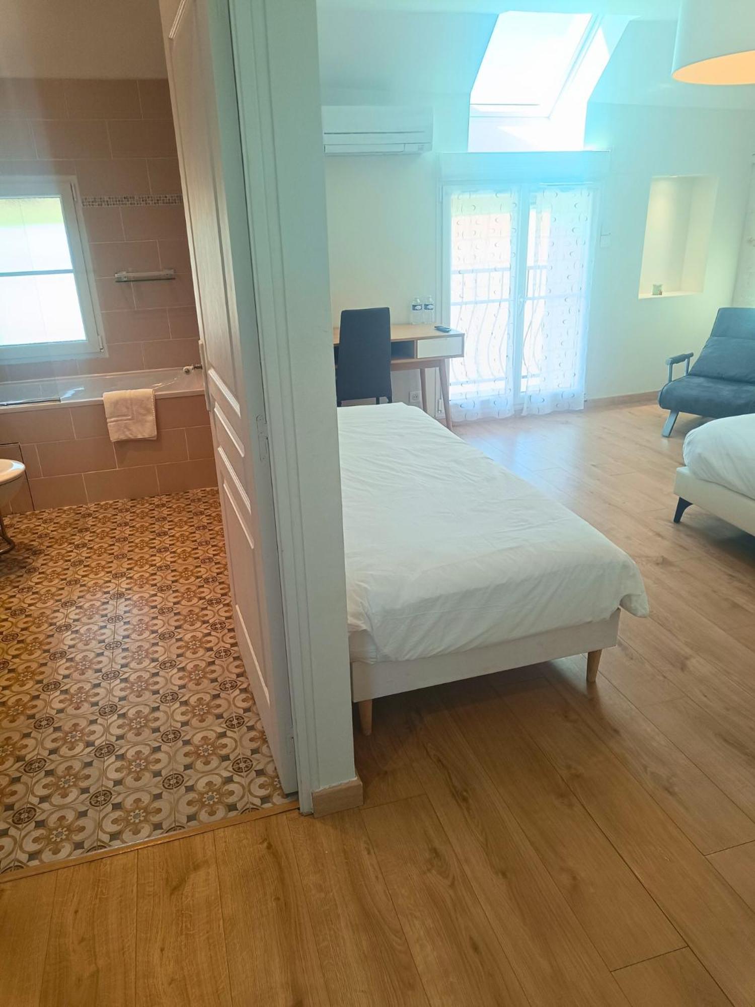 Champcenest Chambre D'Hotes Le Domaine Des Hirondelles חדר תמונה